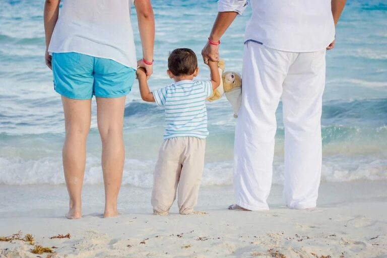 Todo lo que debes saber si estás planeando unas vacaciones en familia por España