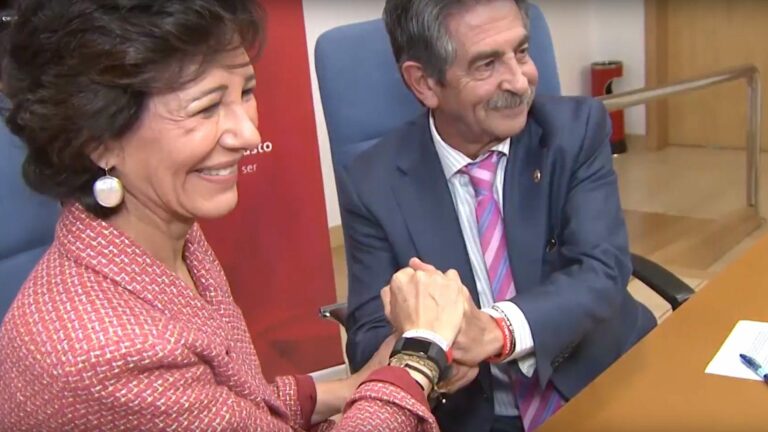 El Banco Santander podría haber influenciado en el voto del partido de Revilla durante la investidura