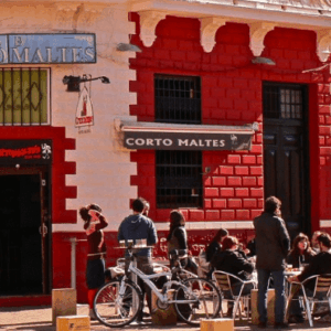 La taberna sevillana 'El Corto Maltés' cierra tras 25 años de actividad