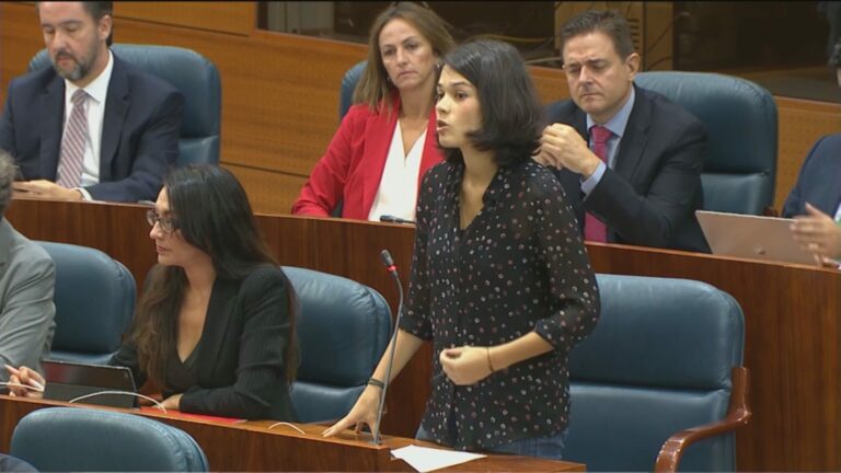 Isa Serra pregunta sobre el derecho de los "padres terraplanistas" a educar a sus hijos según sus creencias