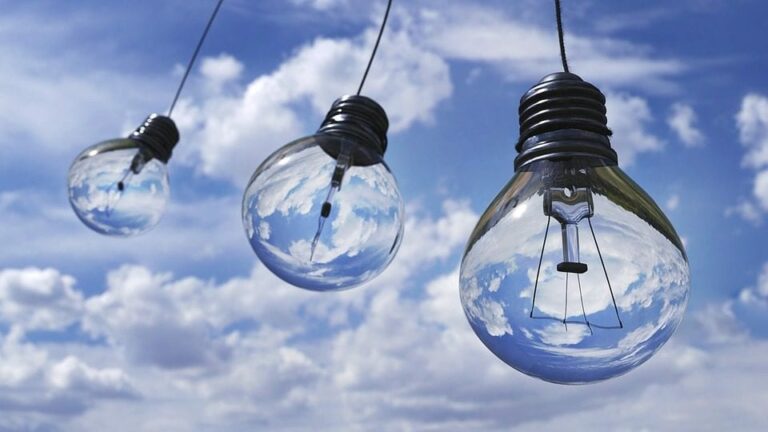 Aprende cómo ahorrar en tus facturas de luz