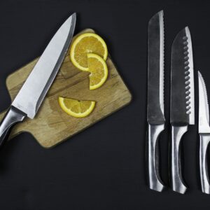 ¿Qué tipos de cuchillos no pueden faltar en la cocina?