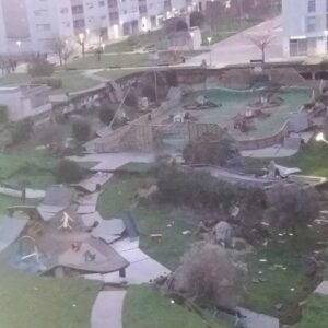 Se hunde un parque infantil sobre un parking subterráneo en Santander