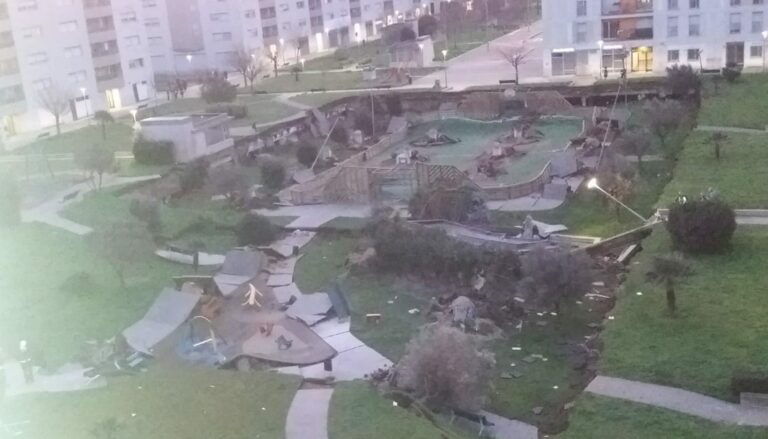 Se hunde un parque infantil sobre un parking subterráneo en Santander