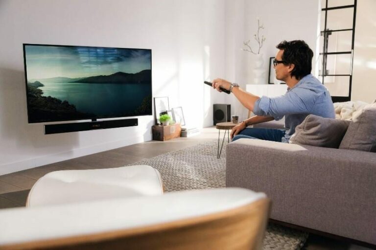 Soportes TV motorizado de pared para los sibaritas del salón