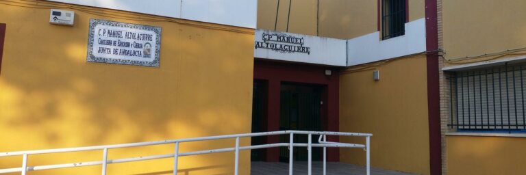 Un colegio de las Tres Mil Viviendas solicita donaciones de libros para ampliar su biblioteca infantil