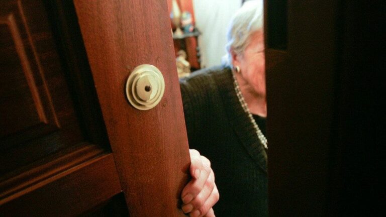 Desmantelan una red que estafaba a ancianos haciéndose pasar por empleados del Servicio Andaluz de Salud