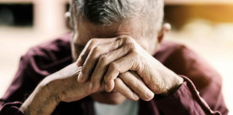 Detenida una camarera por estafar a un anciano enfermo de Alzheimer más de 15.000 euros
