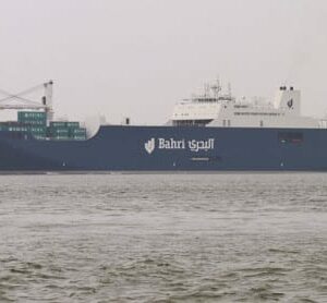 El buque saudí Bahri Yambu llega a Bilbao para cargar armas que serán usadas en Yemen