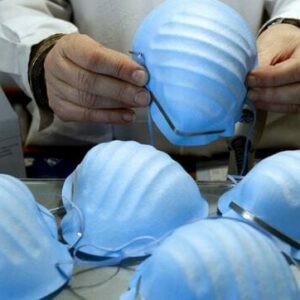 Sorprenden a un médico en Málaga llevándose del hospital 300 mascarillas para los vecinos de su pueblo