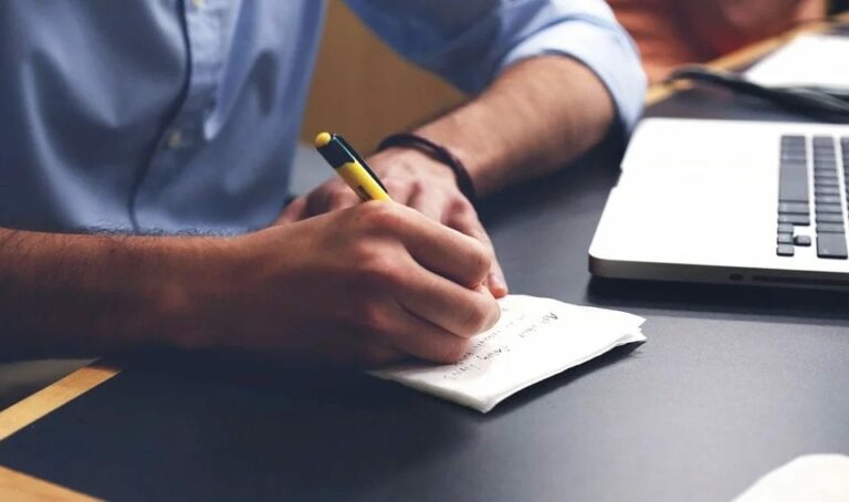 ¿Cómo pedir una cita para que te atiendan en la oficina de extranjería?
