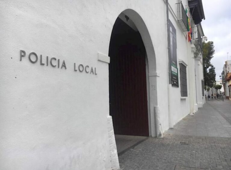 La Policía Local de Tomares salva la vida a un anciano que sufrió un infarto