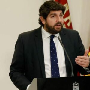 Murcia decreta el aislamiento de sus municipios costeros ante la llegada masiva de imbéciles