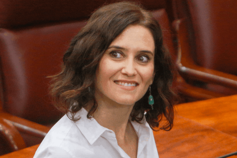 La presidenta de la Comunidad de Madrid, Isabel Díaz Ayuso, da positivo por coronavirus