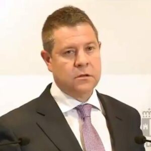 García-Page acusa a parte del profesorado de querer irse 15 días de vacaciones