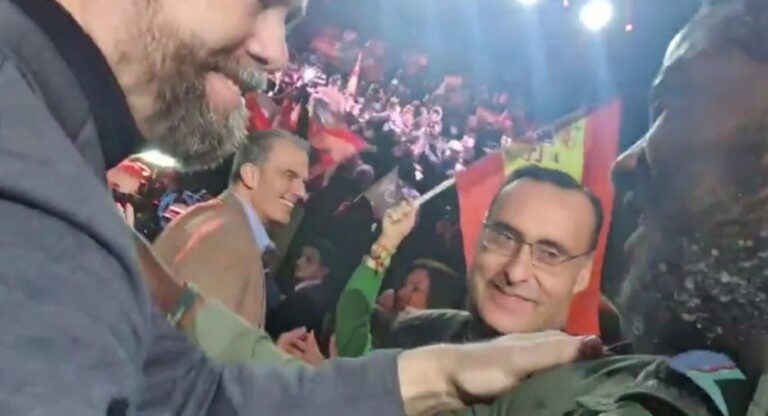 Recuperan el vídeo que borró Bertrand Ndongo de Ortega Smith dando abrazos este domingo