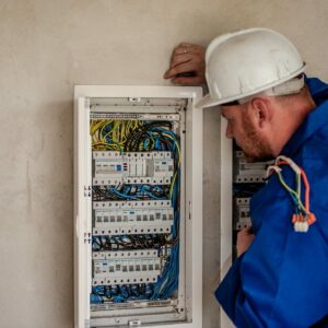 Cómo reconocer a un buen proveedor de material eléctrico online