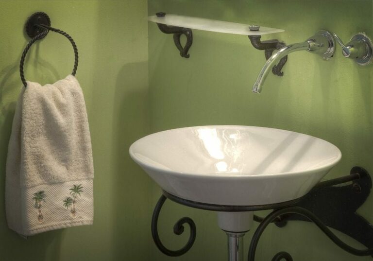 Materiales modernos y versátiles que son tendencia en la decoración y la construcción