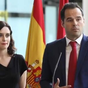 Aguado desmiente al PP y niega que hayan llegado los aviones de China prometidos por Ayuso