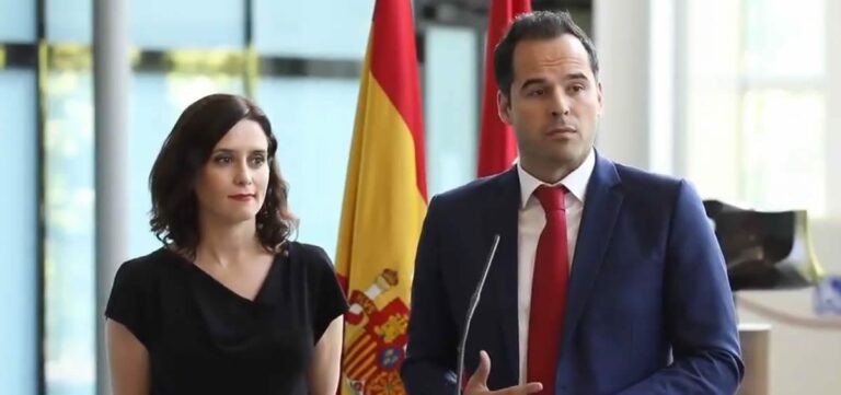 Aguado desmiente al PP y niega que hayan llegado los aviones de China prometidos por Ayuso