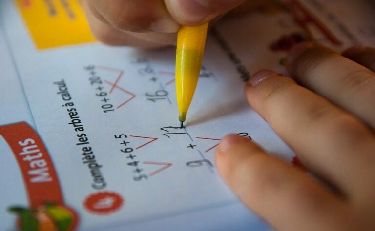 Cómo ayudar a los niños con sus tareas de matemáticas