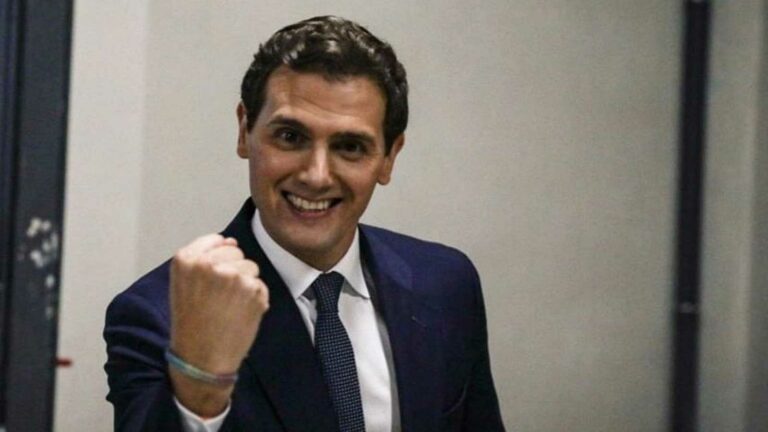 Albert Rivera carga contra Fernando Simón por el 8-M y las redes le contestan