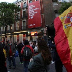 Agredida por un ultra en la calle Ferraz y la policía le responde: "será por algún motivo"