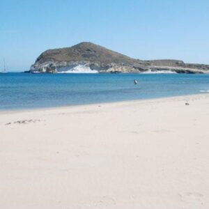 Más de 60.000 firmas contra el hotel en Bahía de los Genoveses en el parque natural de Cabo de Gata-Níjar