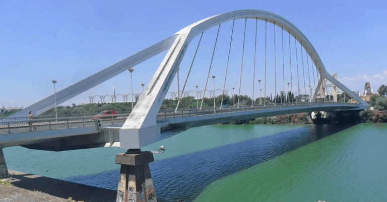 Encuentran un cadáver bajo el puente de la Barqueta
