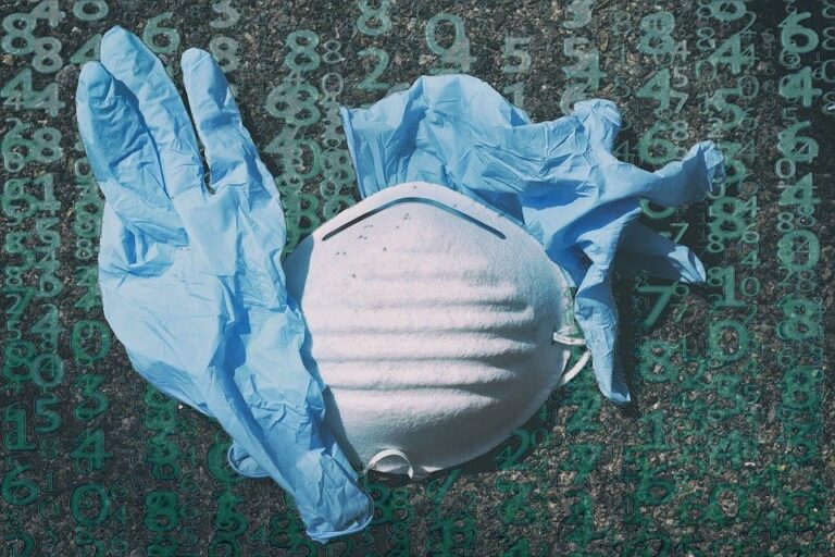 El uso de guantes, mascarillas y gel, recomendado más que nunca para el día a día