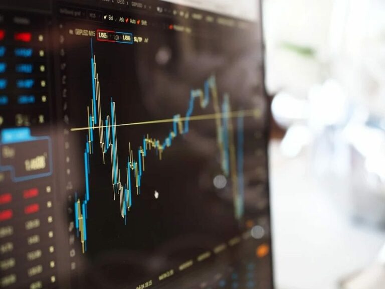 ¿En qué consiste la inversión social en el mercado bursátil?