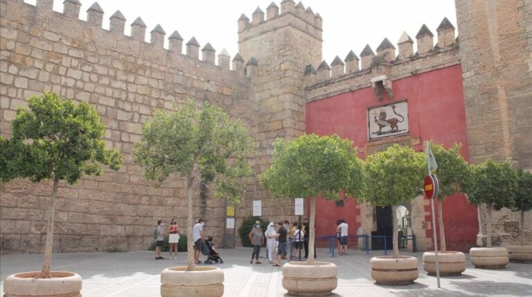 Pacto político en Sevilla para limitar los pisos turísticos en áreas saturadas
