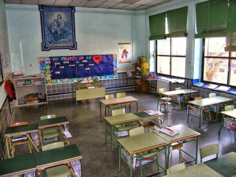Los colegios del Casco Antiguo de Sevilla advierten que no podrán cumplir las medidas anti covid-19