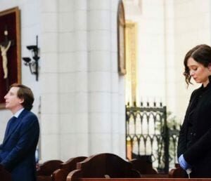Ayuso acuerda con la Iglesia Católica que haya un capellán por cada 100 camas de hospital
