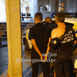 Una botellona sin mascarillas acaba con seis detenidos y seis policías heridos