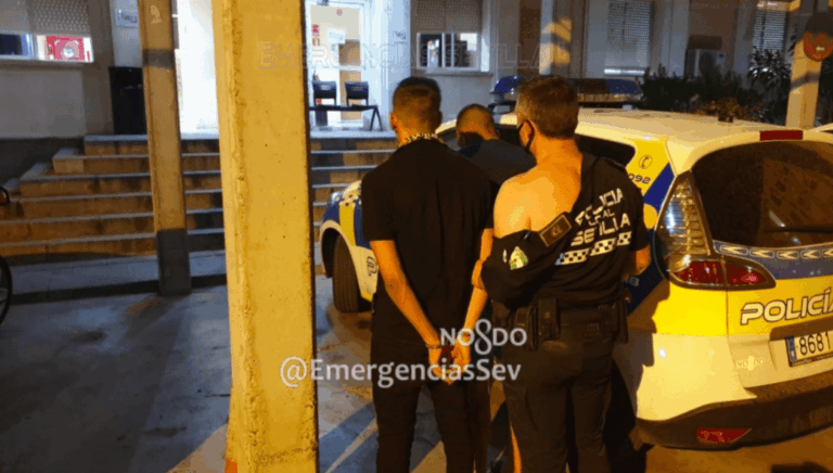 Una botellona sin mascarillas acaba con seis detenidos y seis policías heridos