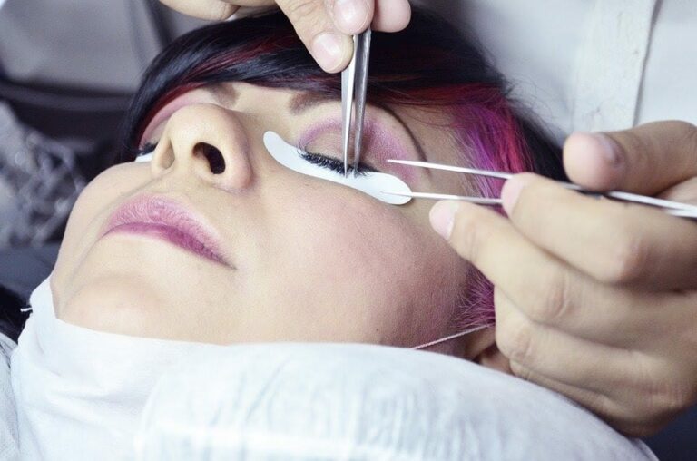 Cuida de tu estética con los mejores tratamientos y emprende en el sector