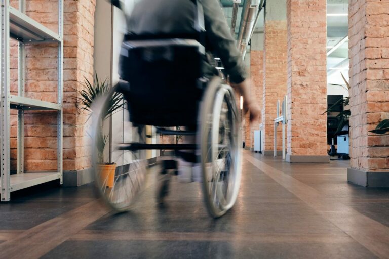 Guía para comprar y alquilar productos de ortopedia en Madrid para facilitar la movilidad