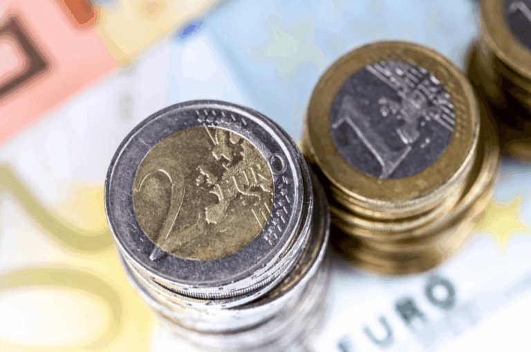 El euro ya acumula más de dos meses por encima de 1,1 dólares