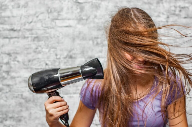 Por qué es importante usar un secador de cabello profesional