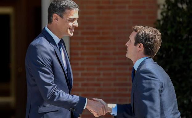 Pedro Sánchez y Pablo Casado, líderes de PSOE y PP.
