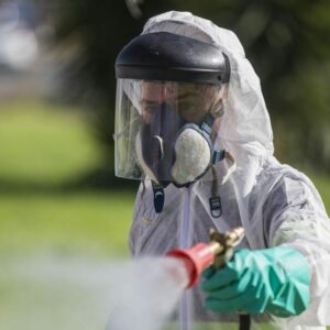 Sevilla comienza a fumigar zonas húmedas tras registrar un caso de fiebre del Nilo