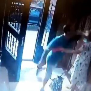 Detenido el ladrón que propinó un terrible codazo a una anciana en Valencia