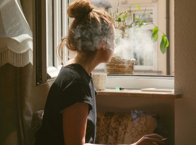 Prohibido fumar desde este viernes en los espacios públicos de Baleares