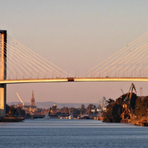 No, la ampliación del puente de Sevilla no la paga el Estado y la de Vigo sus usuarios