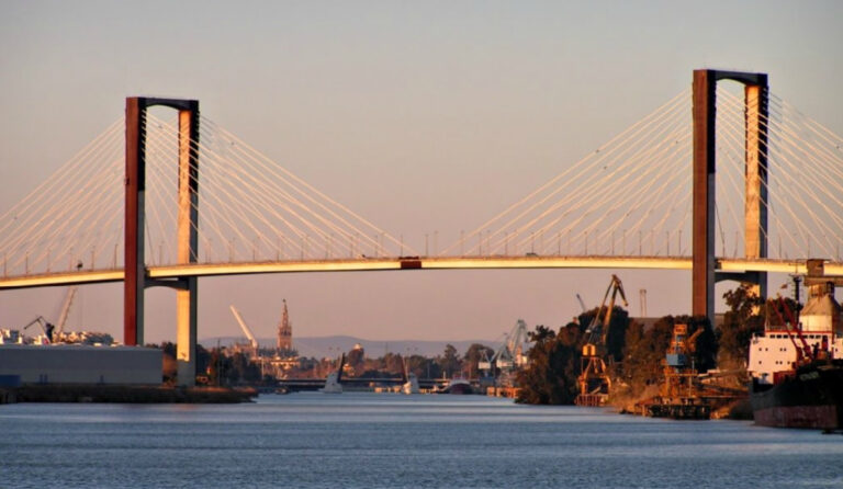 No, la ampliación del puente de Sevilla no la paga el Estado y la de Vigo sus usuarios