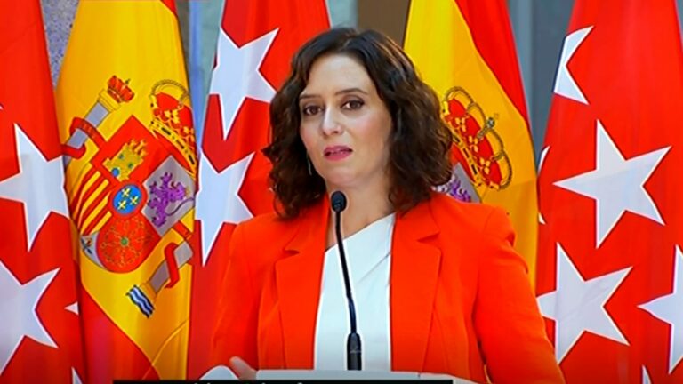 Los sindicatos a Ayuso: "No hay médicos por los contratos basura"