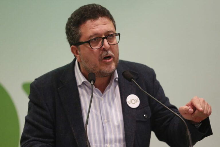 Francisco Serrano deja el escaño tras ser investigado por un supuesto fraude de subvenciones