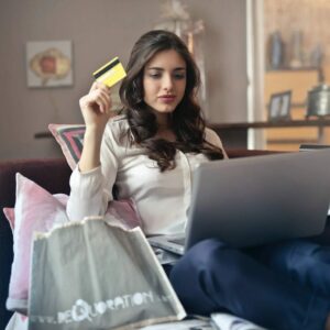 ¿Qué ventajas aporta comprar productos de moda de forma online?