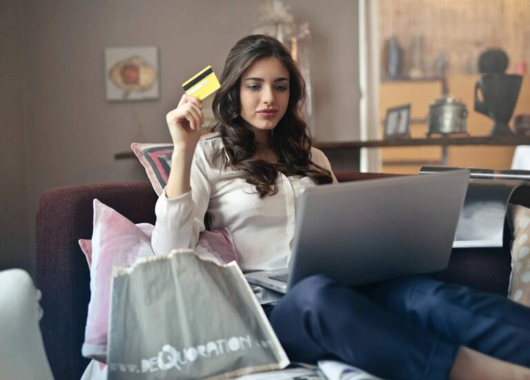 ¿Qué ventajas aporta comprar productos de moda de forma online?
